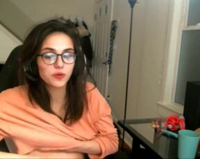 Girl Streamer Tricked into Breast Glide lol