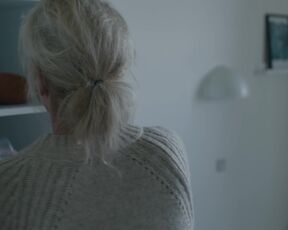Carla Eleonora Feigenberg nude - Et eksempel (2022) Topless Bathroom Scenes