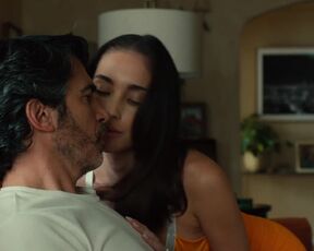 Priscilla Quintana blowjob and Kaley Cuoco bath sex scenes  - Based on a True Story s01e01-07 (2023) hot sex episodes