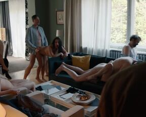 Pina Kühr nackte - Jerks s05e05 (2023) funny orgy short scene