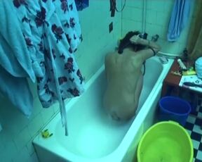 Malgorzata Neumann, Anna Bielecka naked - Korytarz (2004) lusty & peeping scenes