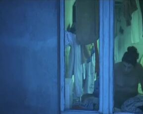 Malgorzata Neumann, Anna Bielecka naked - Korytarz (2004) lusty & peeping scenes