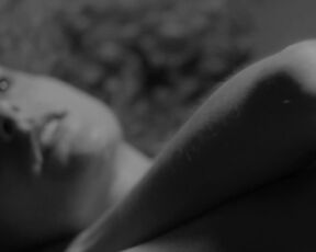 Sixtine Gignoux sexy - Mona et d'autres (2019) Nude Movie Scene