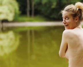 Bettina Burchard nackte - Landfrauen - Wir können auch anders! (2023) hot underwater scene