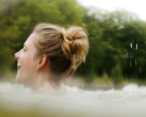 Bettina Burchard nackte - Landfrauen - Wir können auch anders! (2023) hot underwater scene