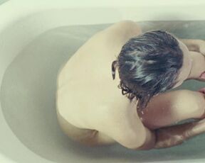 Magdalena Lermer nackte - Kreise laufen (2020)