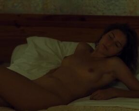 Lola Creton nude – Un amour de jeunesse (2011) young sex scenes