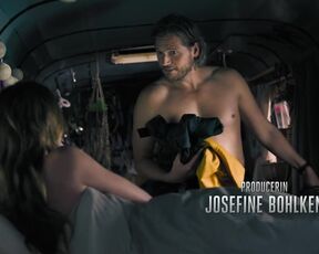 Josephin Busch nude - Die Bergretter s14e04 (2023) flashing tits scene