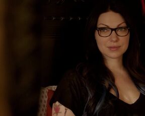 Taylor Schilling, Laura Prepon nudes - Orange Is The New Black s01e01 (2013) hot lesbian scenes