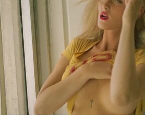 Amanda Rea sexy - L.A.F.C. - Vertigo (2015) nudity video