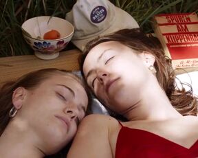 Antoinette Ullrich, Sophie Vergères lesbian - Amira (2022) hot scene