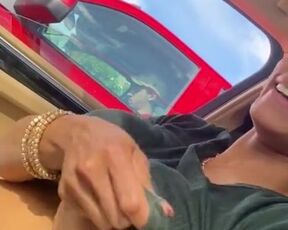 Crank bitch display her mounds at strangers