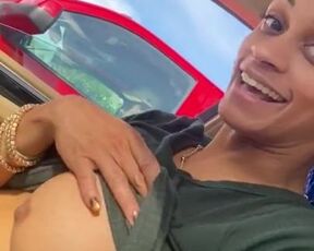 Crank bitch display her mounds at strangers