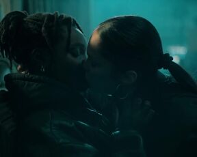 Tracy Gotoas, Lola Le Lann sexy - Ganglands s02e01e05 (2023) hot lesbian