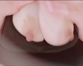 G bowl gets thrilled and jacks while suppressing the voice that seems to be heard in the neighbo