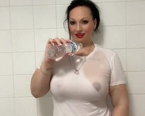 Moist t-t-shirt competition, do you think I would win?