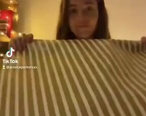 Ash-Blonde demonstrated her baps TikTok - Flash Tits