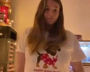 Ash-Blonde demonstrated her baps TikTok - Flash Tits