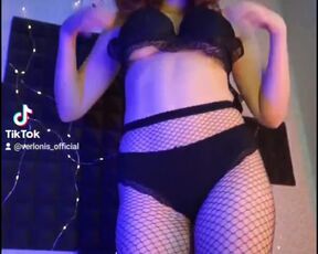 TikTok Solo Tits Challenge