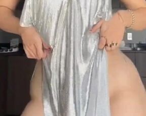 Pretty girl, where are the panties...