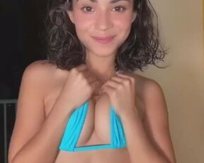 Topless dancing from a young tinny tiktokker girl