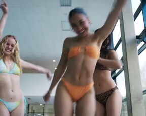 Cosima Henman, Lilly Joan Gutzeit, Nhung Hong, Samirah Breuer - Hammerharte Jungs (2023) topless scene