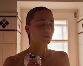 Cosima Henman, Lilly Joan Gutzeit, Nhung Hong, Samirah Breuer - Hammerharte Jungs (2023) topless scene