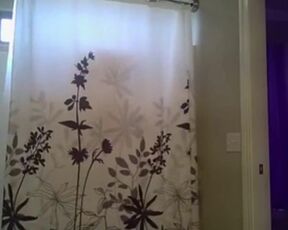 Amateur video peeping at the girl in the shower