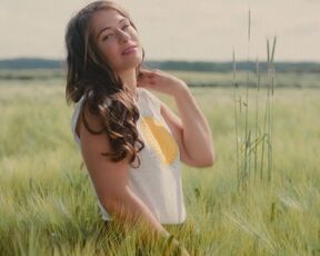 Elisa Plüss, Henriette Confurius, Judith van der Werff nackte - Ich Ich Ich (2021) hottest video