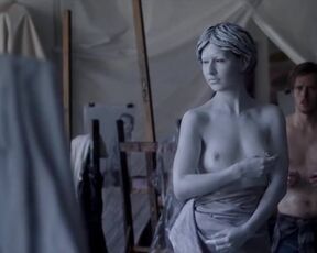 Karolina Kosielak - Pigmalion i Galatea (2020) topless scene