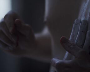 Karolina Kosielak - Pigmalion i Galatea (2020) topless scene
