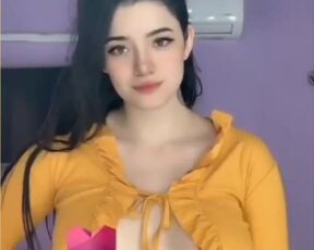 Hot Insta-girl knows how to move her tits. Watch!