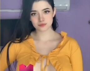 Hot Insta-girl knows how to move her tits. Watch!