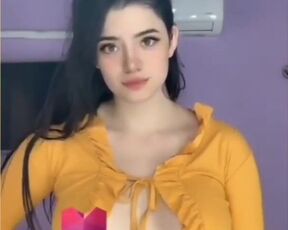 Hot Insta-girl knows how to move her tits. Watch!