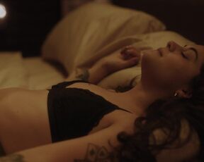 Sofia Black-D'Elia hot - Single Drunk Female s02e09 (2023) funny cunnilingus scene