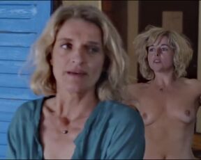 Laure Calamy, Olivia Côte, Kristin Scott Thomas - Les cyclades (2022) great scene