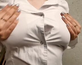 Lovely Nubile with Gigantic Natural Bosoms - SiskiPipiski