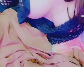 My sumptuous arab woman downblouse