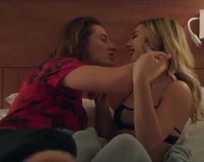 Nina Louise nude - Comme des reines (2021) hot scene