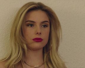 Nina Louise nude - Comme des reines (2021) hot scene