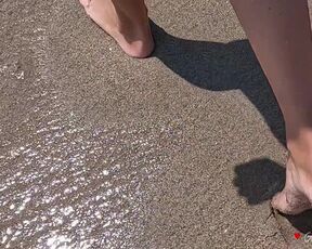 Fantastic Nudist Stunner displaying her Humid Assets in the Ocean and Underwater Knockers and cock-squeezing Fuckbox