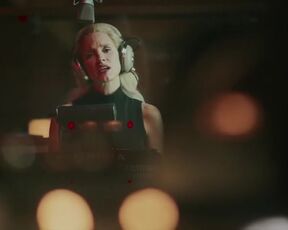 Jessica Chastain - George and Tammy (2022) s01e01 sexy scene