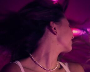 Aleksandra Poplawska, Julia Wieniawa nudity and sexy - Nie cudzolóz i nie kradnij (2022) Polish hottest video