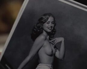 Ana de Armas naked - Blonde (2022) topless scene from the movie