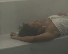 Alison Brie, Kiersey Clemons, Jeanine Jacksonnude - Somebody I Used to Know (2023) Nudity, Hottest & Sexy Video