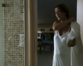 Suzanne von Borsody - Nicht ohne deine Liebe (2002) topless scenes