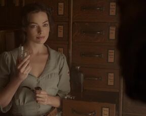 Margot Robbie, Anya Taylor-Joy - Amsterdam (2022) Hot Scene