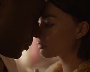 Margot Robbie, Anya Taylor-Joy - Amsterdam (2022) Hot Scene