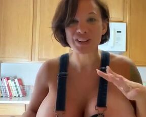 The fattest titties you've ever seen don't fit in a jumpsuit by HoneyGirls - BOOBS RADAR