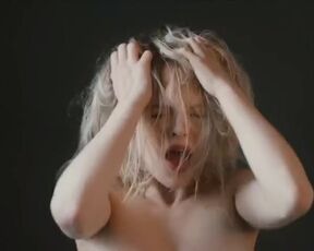 Jana Kolesarova, Martina Hekerova nude - Prvok, Sampon, Tecka a Karel (2021) naked actress